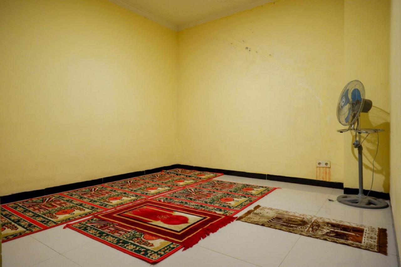 Reddoorz Near Citraland Waterpark Kendari Hotell Lepoleop Eksteriør bilde