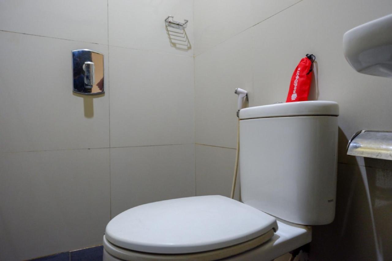 Reddoorz Near Citraland Waterpark Kendari Hotell Lepoleop Eksteriør bilde